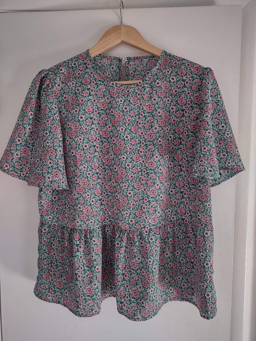 Shein Floral Peplum Blouse – Size L (US 8/10)